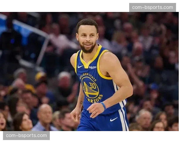 库里恢复训练进展顺利但复出时间未定 勇士季后赛前景依赖其膝盖反应评估